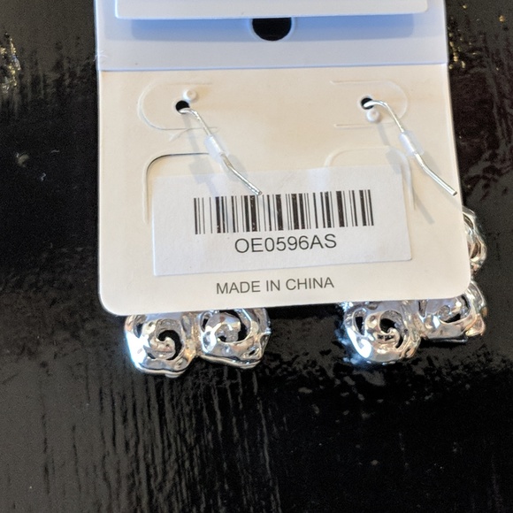 Silver Tone Flower Filigree Earrings - Picture 3 of 3